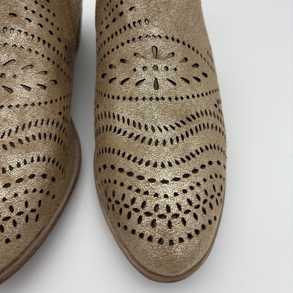 Not Rated Anouk Gold Metallic Shimmer Side Zip Laser Booties; Like New; Size 9.5 - Picture 4 of 15